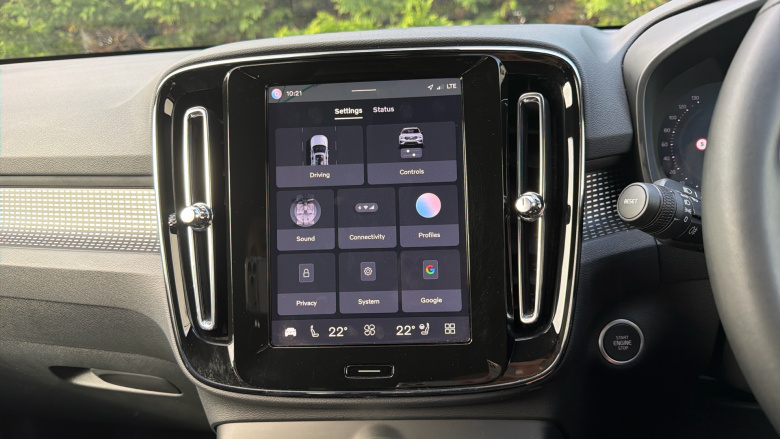 Volvo XC40 2.0 B3P Plus Black Edition 5dr Auto Petrol Estate